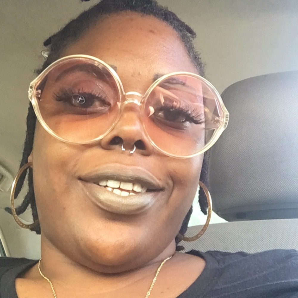 Meet your Posher, Janiquia